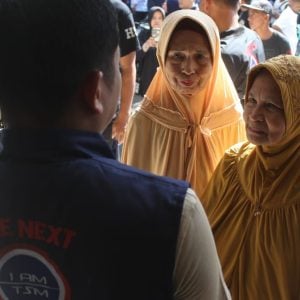 Blusukan di Pasar Sumpang, Nenek Cica Sebut Tasming Sosok Pemimpin Baik, Cerdas, dan Berwibawa