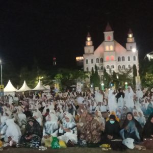 Dihadiri 15 Ribu Jemaah, Warga Harap Erat Bersalam Teruskan Program Parepare Bersalawat jika Terpilih