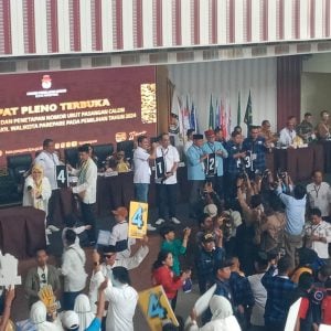 Tetapkan Pengundian Nomor Urut Paslon, ANH-TQ 1, MZ-Berbakti 2, TSM-MO 3 dan Erat Bersalam 4