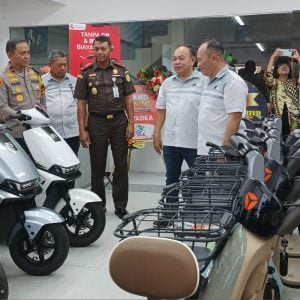 Yadea Buka Showroom Pertama di Jl Opu Daeng Risadju