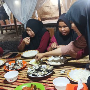 RM Kerang Celebes Hadirkan  Tiram Bakar, Makanan Khas Sanrobone Takalar