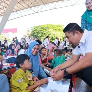 Pj Gubernur Sulsel dan Pjs Wali Kota Makassar Ajak Ibu dan Anak Rajin Konsumsi Telur