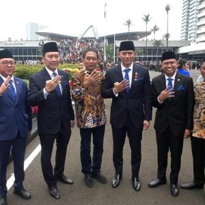 Berpose 4 Jari, AHY dan Ibas Ajak Masyarakat Parepare Menangkan Erat Bersalam