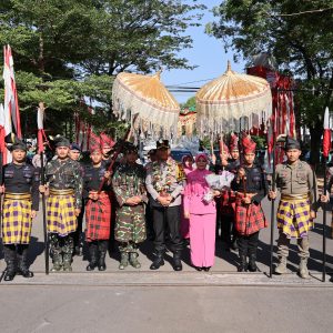 Tiba di Mapolda, Kapolda Sulsel Disambut Angngaru dan Tarian Padduppa