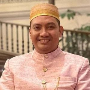 Pengamat Nilai Tim Erat Bersalam Dewasa Dalam Berpolitik saat Saksikan Debat Perdana, Puji Pemaparan Paslon Berbasis Data dan Realistis