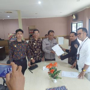 Bersama Tim Pendamping Hukum, Warga Kabuloang Polisikan Perusaahan Tambang