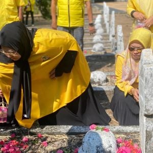 Kenang Perjuangan Pahlawan, DPD Partai Golkar Parepare Ziarah ke TMP Paccekke