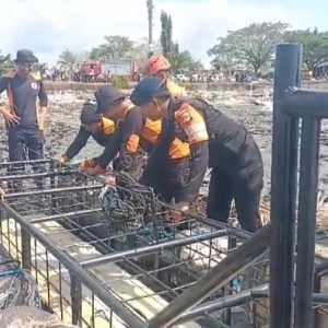 Tim Gabungan Pasang Perangkap Buaya di Perairan Pantai Cempae Kota Parepare