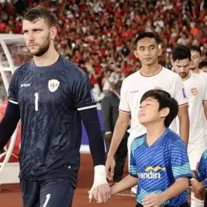 Maarten Paes Cedera, Kiper Utama Persebaya Surabaya Ernando Ari Siap Kawal Gawang Timnas Indonesia