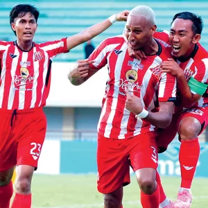 Gresik United Gagal Menang, Stefan Keltjes Mundur