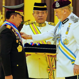 Kapolri Terima Gelar Panglima Gagah Pasukan Polis dari Kerajaan Malaysia