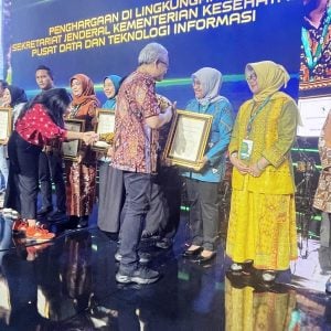 Dinas Kesehatan Makassar Meraih Penghargaan Digital Maturity Indeks