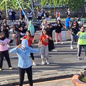 Senam Zumba Bersama Warga, Tasming Hamid Ajak Masyarakat Hidup Sehat