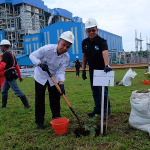 Energizing Green Spaces, PLN dan  Masyarakat Desa Binjeita Tanam 465 Pohon di Area PLTU Sulut-1