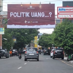 Unik, KPU Sulsel Dorong Kesadaran Demokrasi dengan Baliho Berisi Pertanyaan