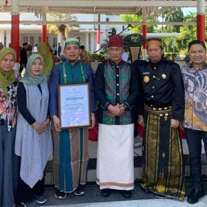 Puncak HKN, Nakes Teladan RS Hasri Ainun Habibie Raih Penghargaan dari Pj Gubernur