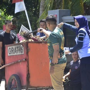 Ciptakan Lingkungan Bersih di Lingkungan Kerja, Karutan Pinrang Pimpin Kerja Bakti