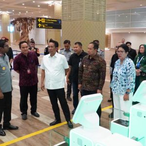 Dukung KTT Indonesia Afrika Menkumham Tinjau Layanan Imigrasi di Bandara Ngurah Rai