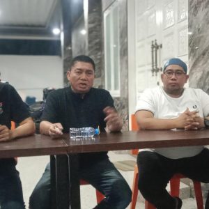 Cabut Gugatan di MK, Tim Erat Bersalam Ucapkan Selamat kepada Pasangan Tasming-Hermanto