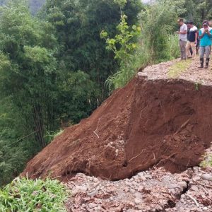 Warga Cenrana Maros Terisolasi Efek Longsor