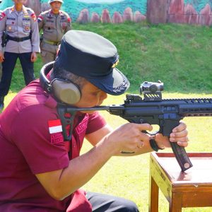 Kemenkumham Sulsel Gandeng Brimob Polda Sulsel Latih Petugas Jaga Lapas/Rutan dan LPKA Menembak