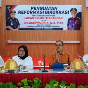 Sambangi Lapas Kelas I Makassar, Staf Ahli Menkumham Asep Kurnia Beri Penguatan Reformasi Birokrasi