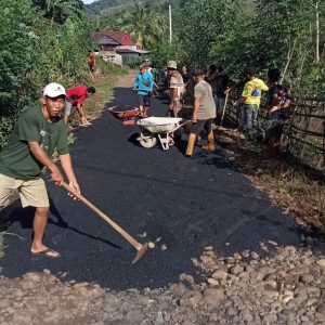 Salut, Kades di Takalar Gunakan Gaji Biayai Pengaspalan Jalan