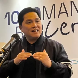 Erick Thohir Pastikan Harga Tiket Pesawat Garuda Turun Sepuluh Persen