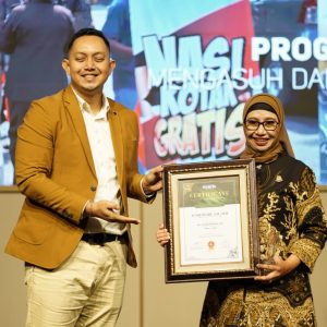 Dinilai Pemimpin Inspiratif, Tenriawaru Raih Penghargaan Kajari Best Leader Indonesia 2025