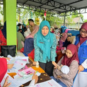 Nurlita Pantau Giat Posyandu, Sapa dan Hibur Anak di Desa Pitue