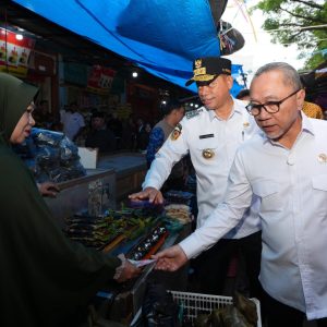 Gubernur Sulsel Dampingi Dua Menteri Tinjau Harga Kebutuhan Pokok di Pasar