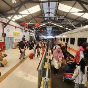 600 Ribu Penumpang Kereta Naik dan Turun di Daop 8 Surabaya