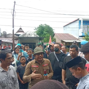 Operator Desa di Takalar Diberhentikan Sepihak, Warga Demo Kantor Camat