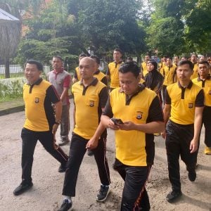 Personel Polres Takalar Jalan Santai