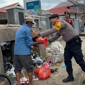 Jajaran Polres Tator Sambangi Warga Berbagi Kasih