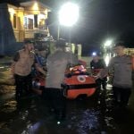 Sat Brimob Polda Sulsel Kerahkan Tim SAR Evakuasi Korban Banjir di Antang