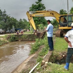 PDAM Makassar Pengerukan Sedimen Lumpur di Saluran Air Baku