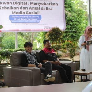 Smartfren Gelar Literasi Digital dan Ajang Santri Ngonten