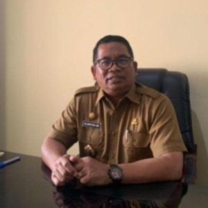 Siswa SD Kehujanan Demi Sambut Bupati Wajo