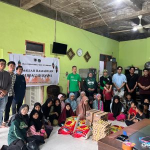 KAHMI Makassar Berbagi Sembako di Jalan dan Panti Asuhan