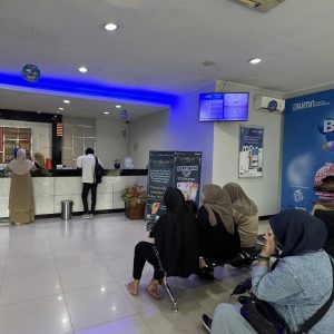 Warga Antusias Tukar Uang Baru di BRI Pangkep