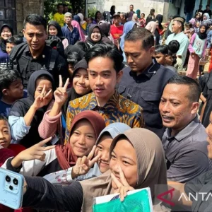 Wapres Blusukan di Depok dan Jakarta, Bagikan Paket Bantuan Sekolah