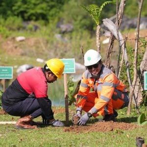 Lestarikan Bumi, PT. Semen Tonasa Target Tanam 3.373 Pohon