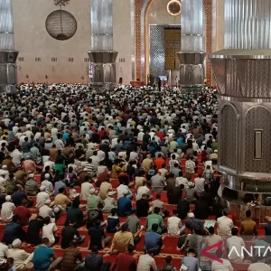 Salut, Pengelola Masjid Istiqlal Sediakan Lahan Parkir untuk Jumat Agung Umat Nasrani