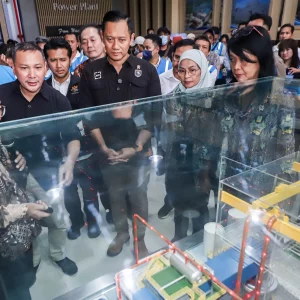 Menko AHY Tinjau PLTSA di Surabaya