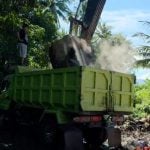 Plt Kadis Perkim LH Kerahkan 10 Dump Truck ke Lokasi Sampah Tertumpuk