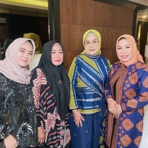 Ketua Dekranasda Pinrang  Promosikan Tenun Sutra  di Fashion Show Rujab  Gubernur Sulsel