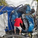 Truk Asal Jeneponto Tabrak Tiang dan Pohon di Takalar, Timpa Mobil Ayla Hitam