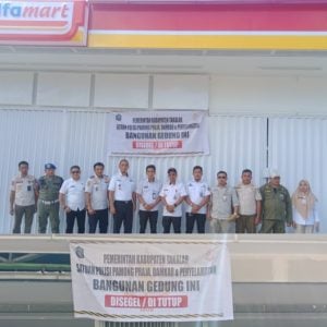 Tindaklanjuti Moratorium Bupati Takalar, Tim Gabungan Segel Dua Bangunan Alfamart