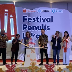Peringati Hari Buku Nasional, Shopee Gelar Kampanye Festival Penulis Lokal